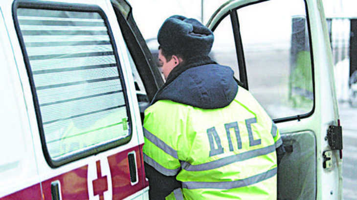 В Саратовской области автоинспектор задержал скорую с тяжелобольным пассажиром - фото