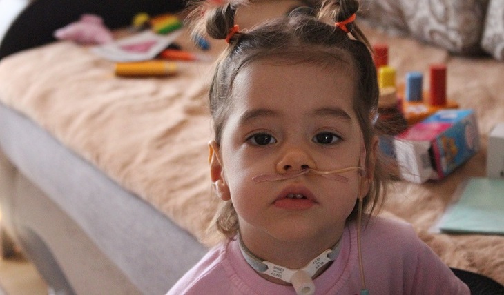 Спасти ребенка: в помощи нуждается Ева из Омска - фото