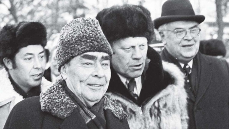 В партию Брежнева рекомендовал Непутин - фото