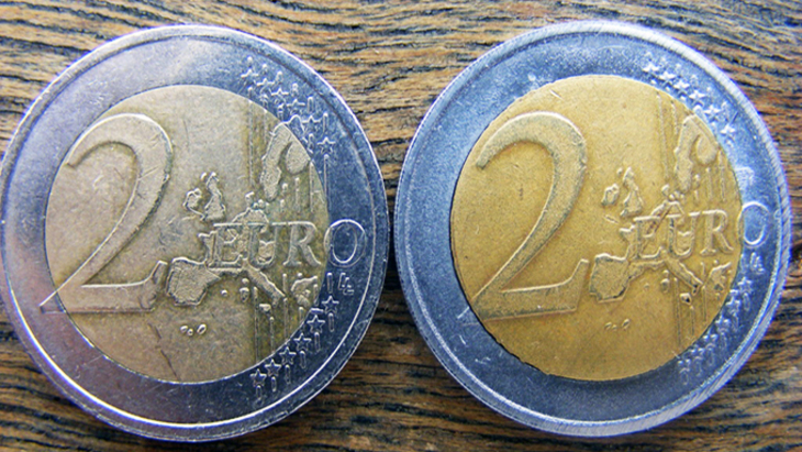 В Китае чеканят фальшивые монеты - фото