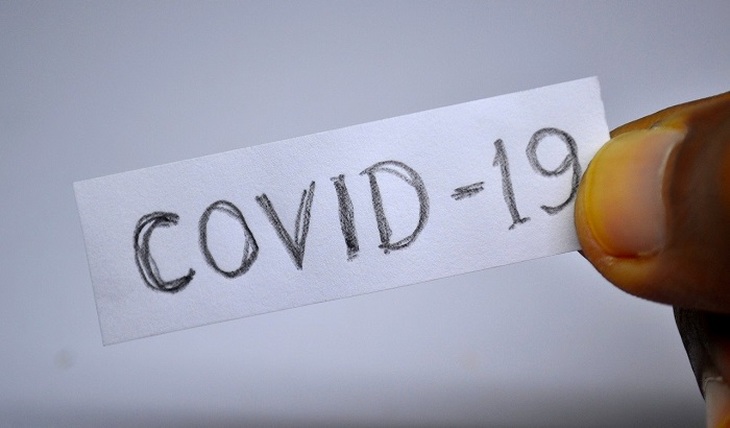 COVID-19 редко передается от людей без симптомов - фото