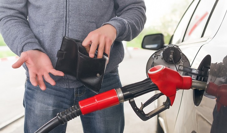 Почему бензин никогда не дешевеет? - фото