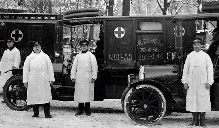 Бесплатно и для каждого: история российской скорой помощи - фото