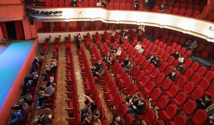 Театры и концертные залы: выжить любой ценой - фото