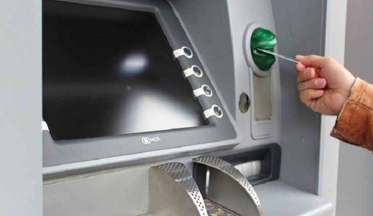 Грабитель-банкомат - фото