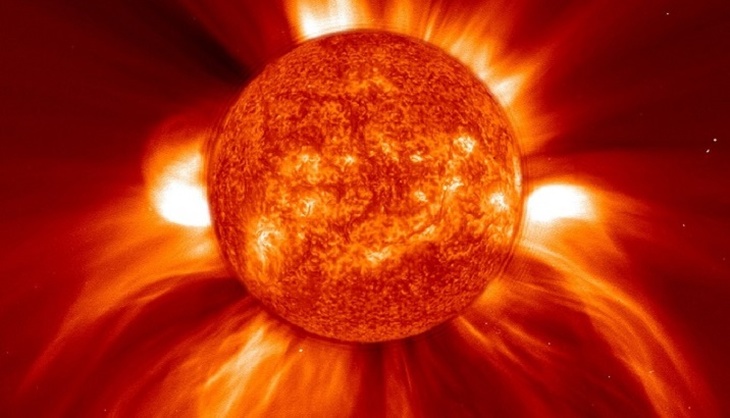 Землю поразила сильнейшая солнечная вспышка - фото