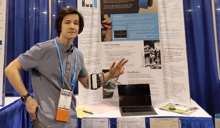Российский студент поможет глухим заговорить - фото