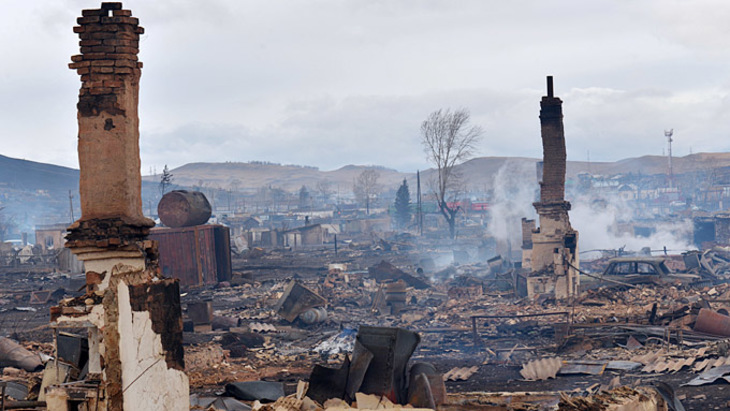 Тлеющая надежда. Пострадавшие при пожарах в Хакасии не рассчитывают получить новые дома к осени - фото