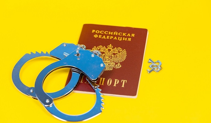 Афера с поддельными паспортами - фото