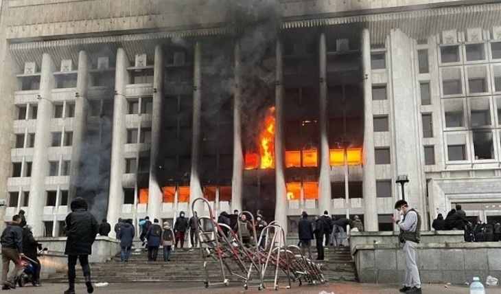 Крушение «благополучного» Казахстана - фото