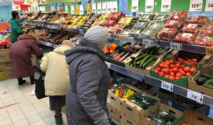 Рубль укрепился, а продукты дорожают. Почему? - фото