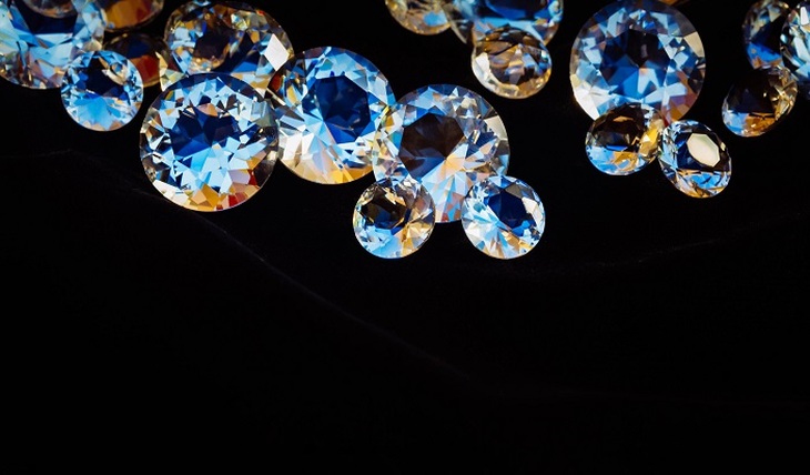 Юани, алмазы, запчасти: как хранить свои накопления? - фото