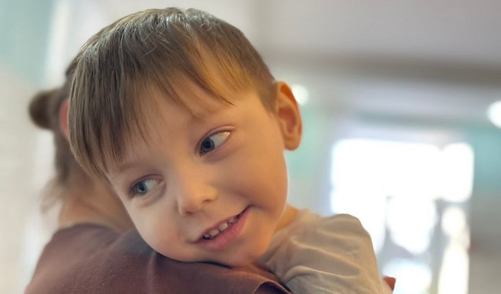 В Омске семье из Донбасса с больным ребенком нужна помощь - фото