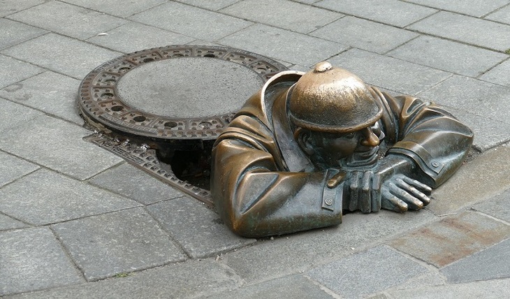 Сибиряк отправится в колонию за кражу канализационных люков - фото