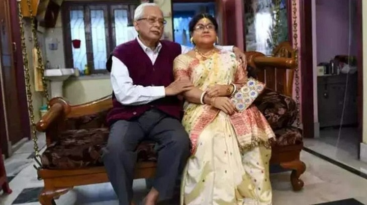 Индиец живет с силиконовой копией покойной жены - фото