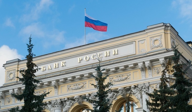 Большую часть валютных сбережений россияне вывели за рубеж - фото