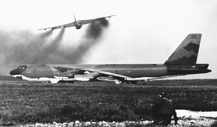 Советские ракеты против Б-52 - фото