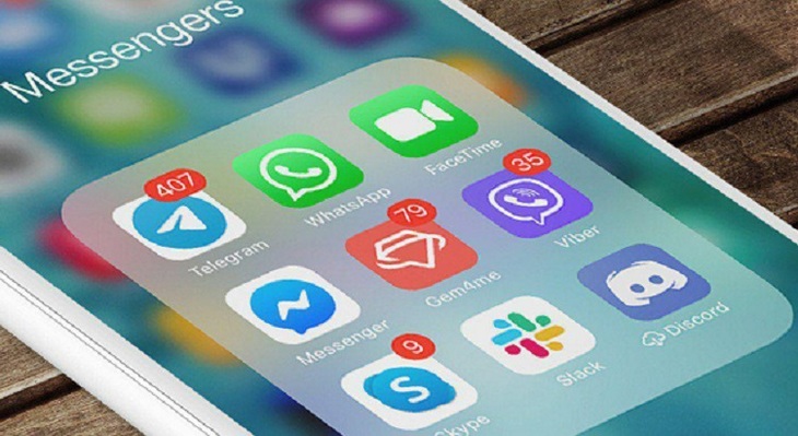 Представлен iPhone с двумя портами для зарядки - фото