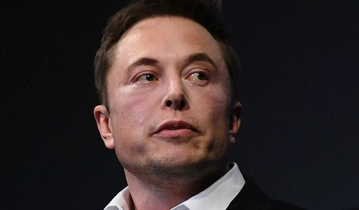 Акционеры Tesla требуют у Маска денег - фото