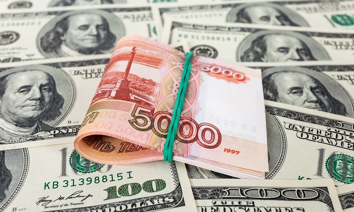 Валютный заплыв: рубль против доллара - фото