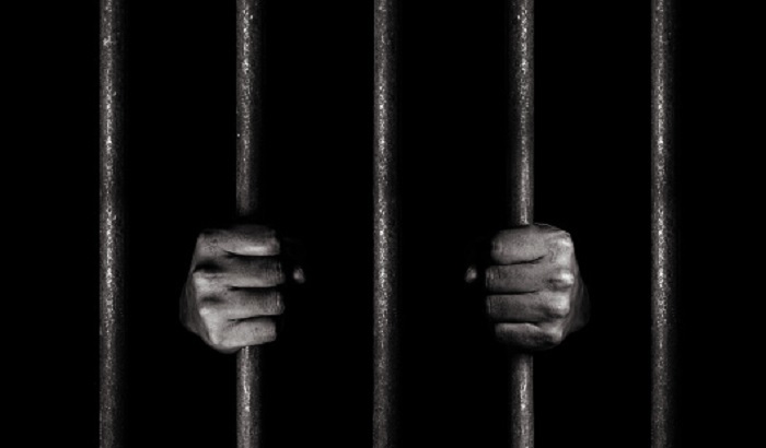 Правозащитники предложили маркетплейсам привозить заказы заключенным - фото