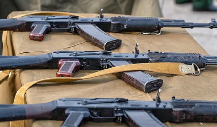 Бойцов теробороны в Белгородской области снабдили оружием - фото