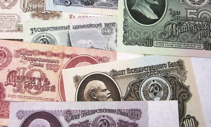 Звезды и деньги: «черный» нал в сумках «На-на» и опасные махинации Софии Ротару - фото