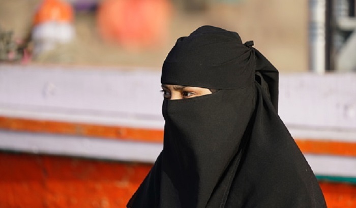 Французским школьникам запретят носить мусульманскую одежду - фото