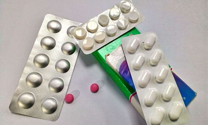 Аптеки прекратили продавать лекарства без рецептов - фото