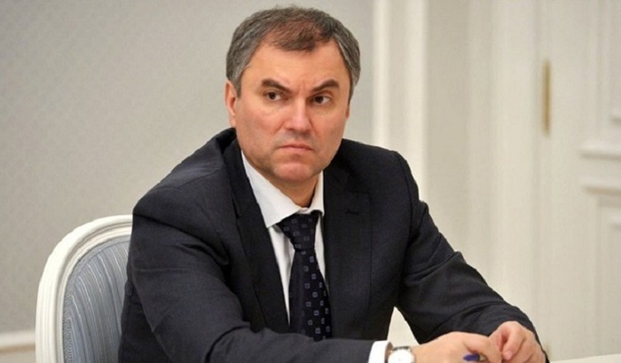 Володин пригрозил релокантам Магаданом по возвращении в Россию - фото