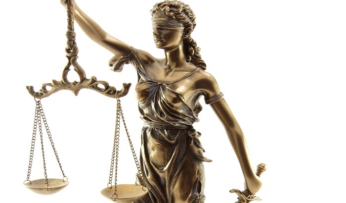 Уехавших из России адвокатов хотят лишать статуса - фото