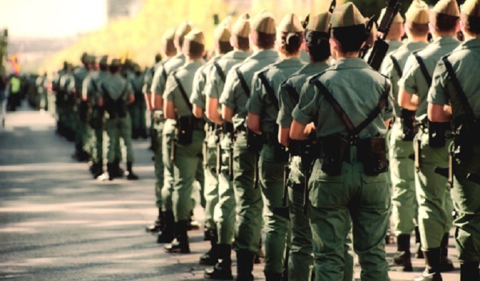 Женщин в Дании будут призывать в армию ради гендерного равенства - фото