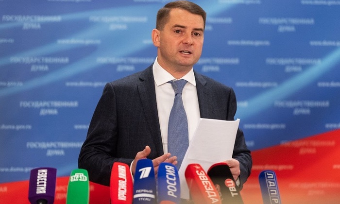 Помогать нуждающимся - значит предоставлять удочку и показывать водоём, чтобы нужную рыбу они могли поймать сами - фото