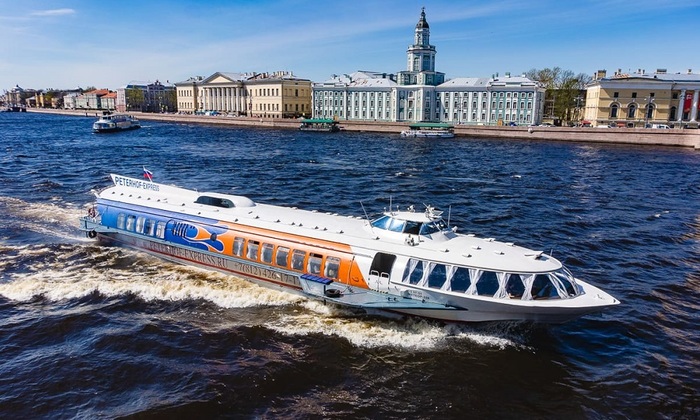 Метеоры соединили центр Кронштадта с центром Петербурга и Петергофом - фото