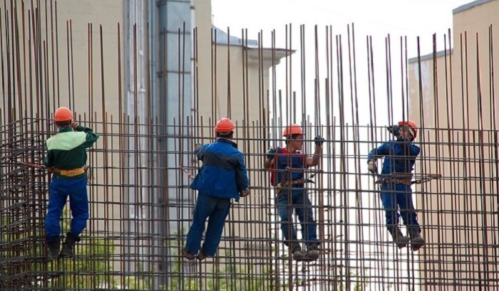 Спрос на строителей в России вырос на 48% - фото