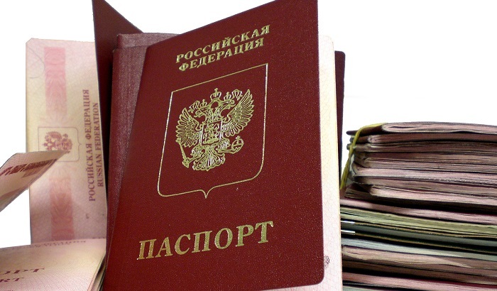 Москвичке случайно поставили штамп о смерти вместо печати о разводе в МФЦ - фото