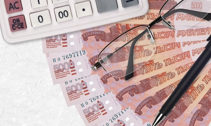 Кто в России получает больше: учитель или дворник? - фото