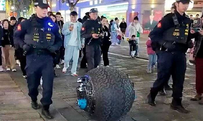 Робот-полицейский выходит на службу - фото
