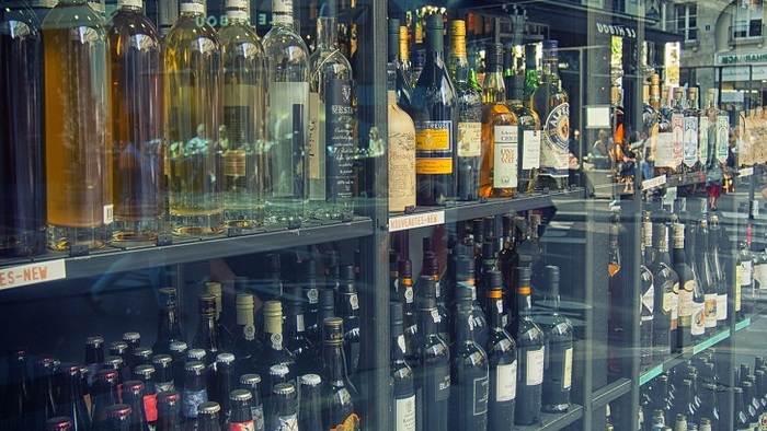 В России зафиксировано резкое снижение продаж водки и коньяка - фото