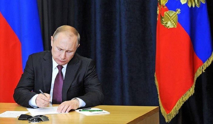 Путин упростил трудоустройство мигрантов в России - фото