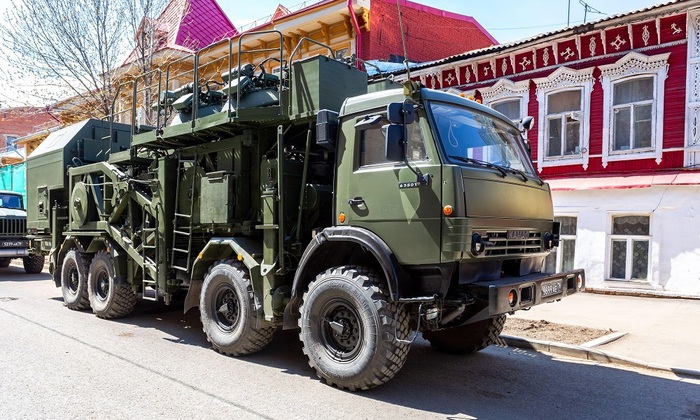Почему военных заставляют платить за проезд по дорогам? - фото