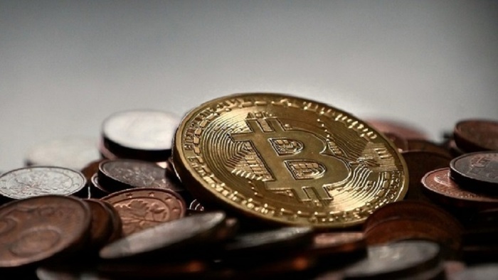 Британка случайно выбросила флешку мужа с биткоинами на $3, 8 млн - фото