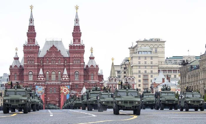 Плечом к плечу против общего врага - фото