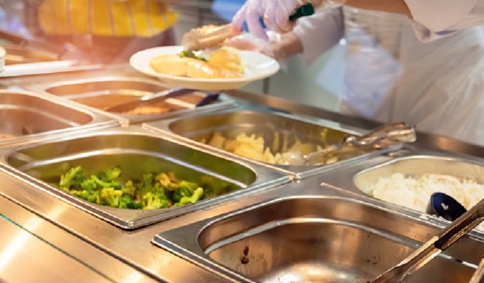 Испанским школам запретили подавать вредные продукты - фото