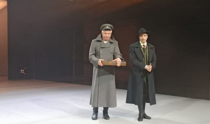 Театр «Современник» поставил «Дуэль» по мотивам Чехова - фото