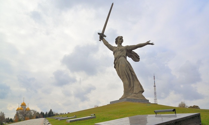 «Родина-мать зовет!», но не всех - фото