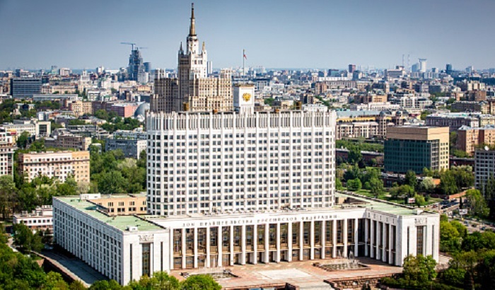 Правительство РФ предложило ввести новые пошлины для мигрантов и автомобилистов - фото