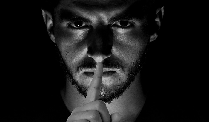 В Италии отец держал детей в изоляции из-за страха перед «лабораторными вирусами» - фото