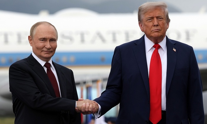 На Аляске Трамп увидел Россию вблизи - фото