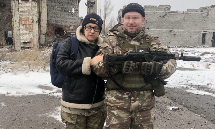С автоматом в руке, с Есениным в сердце - фото